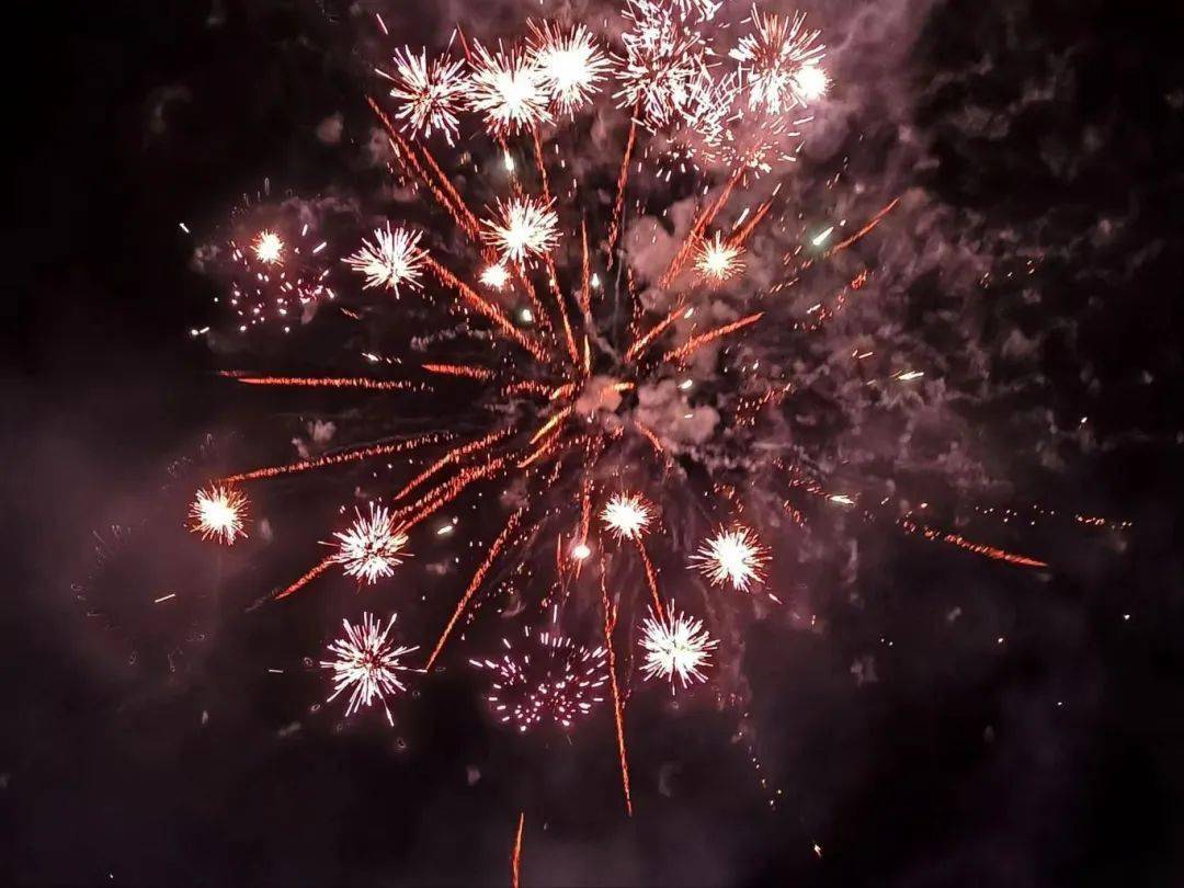 当春节遇上emoji_er_烟花_红包