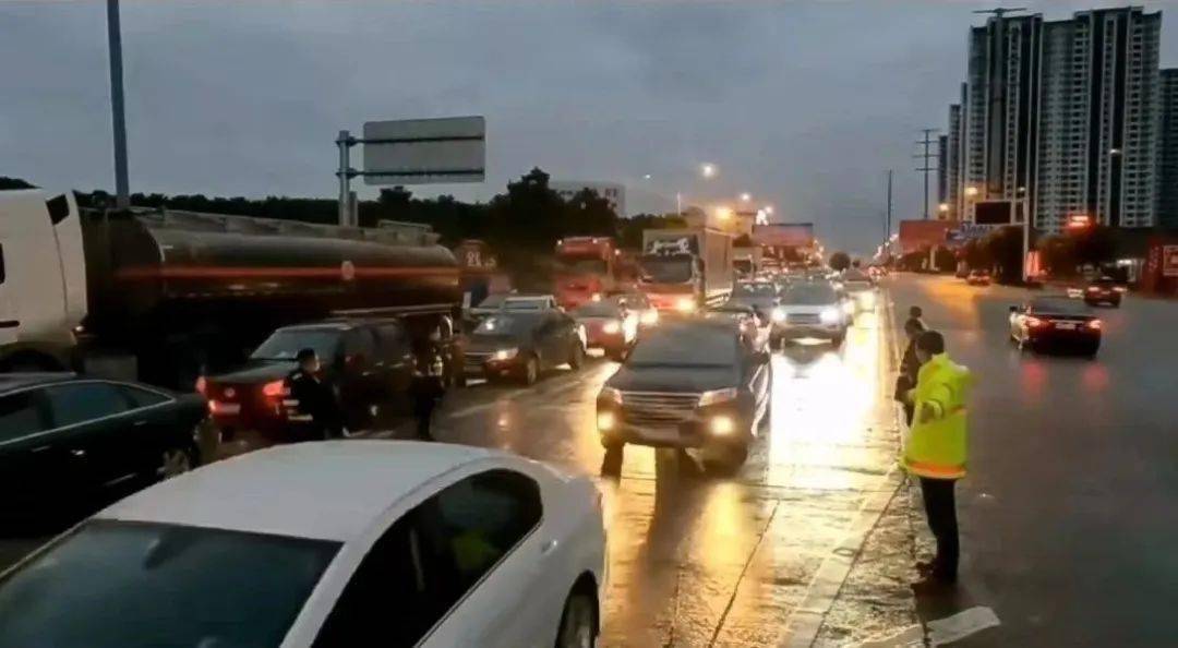 爱与坚守同在:娄底高速"夫妻档"并肩护航春运_罗鹤_文