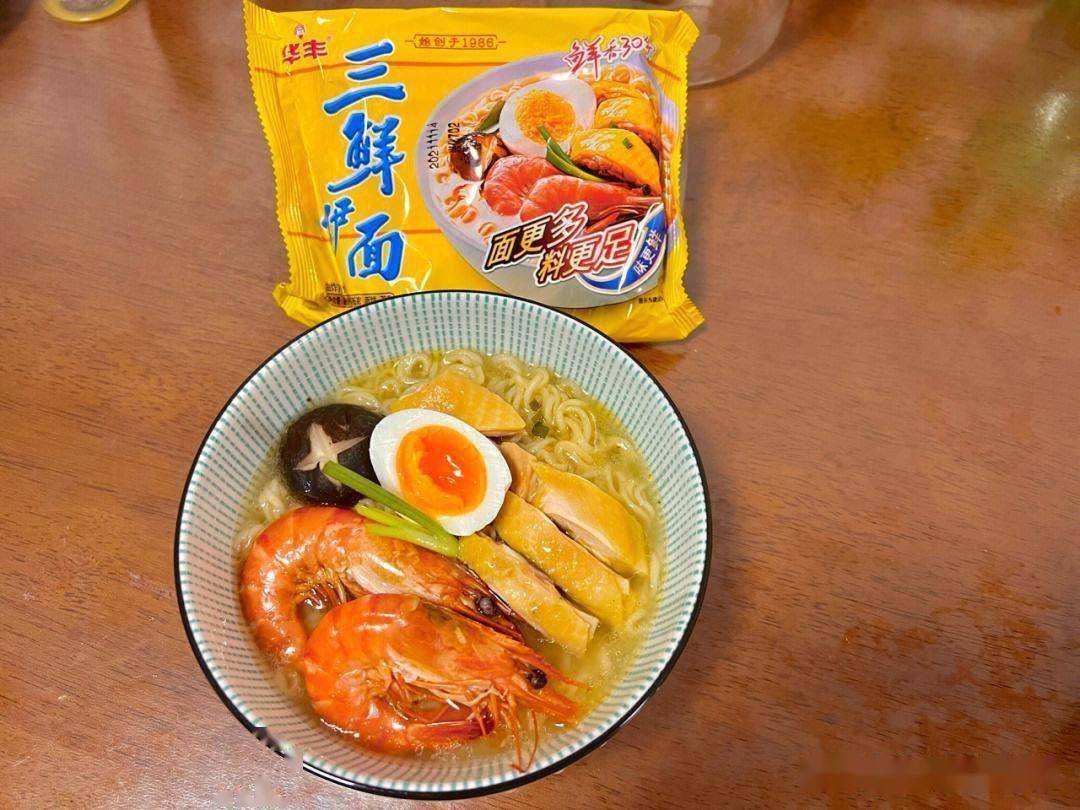生产厂家严格把控原材料的质量和生产工艺,确保每一碗方便面都能达到
