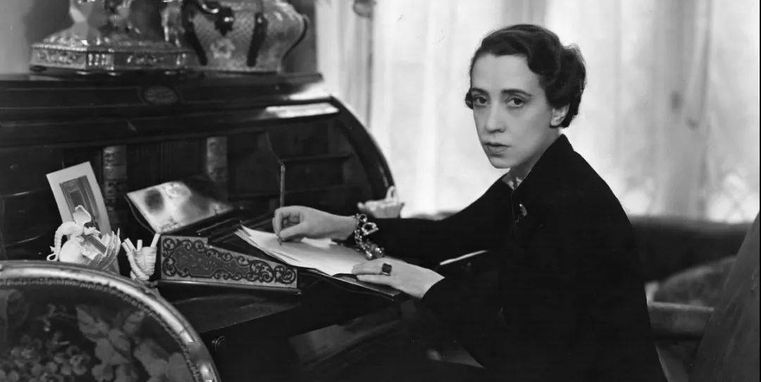 31岁那年,elsa开始学习服装设计.