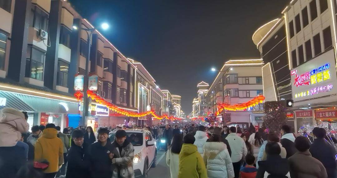 心中只有一个心愿让所有游客在栾川度过一个平安祥和的中国年公安干警