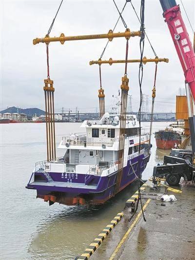 担负甬江航道引航任务 国内首艘40米长铝合金引航船