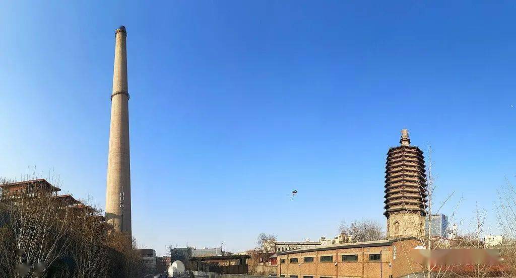 风头甚至有人把它当作西二环的地标可这个地标也实在是太过刺眼了烟囱