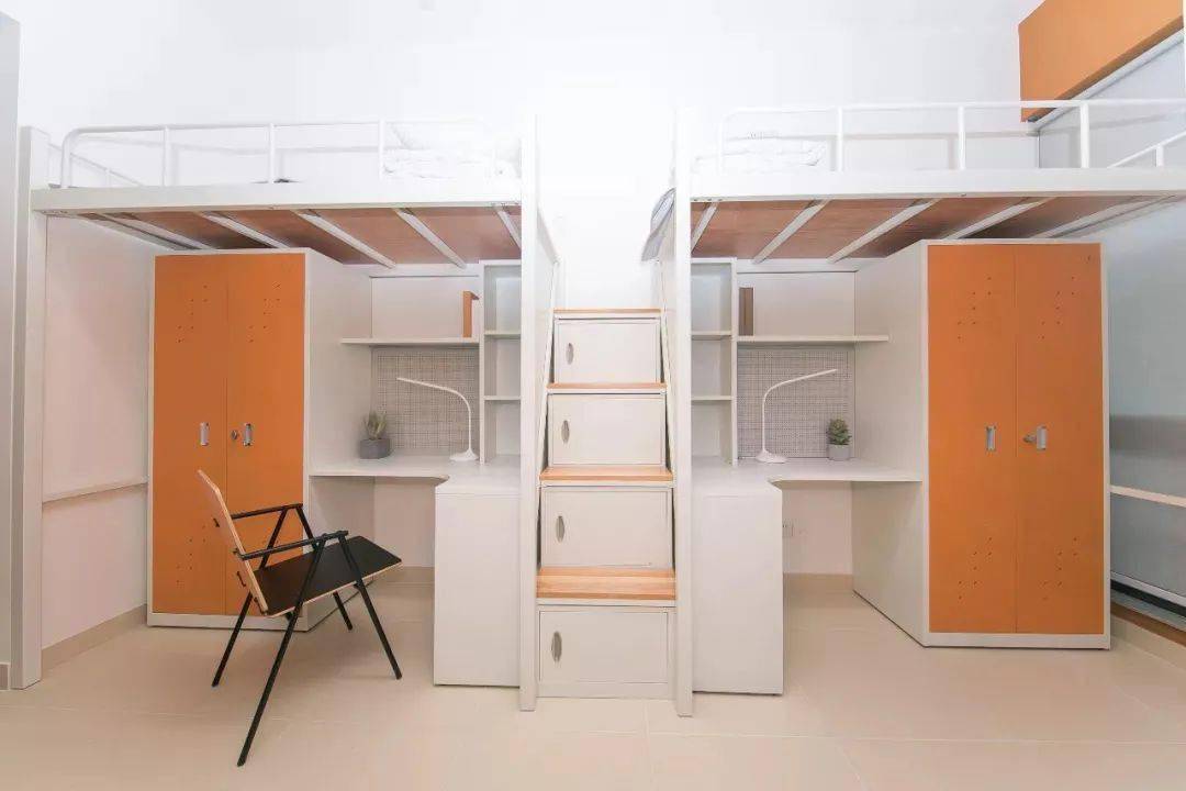 2%的比例获得本校学子的高度认可,在中国高校宿舍条件方面断层第一.