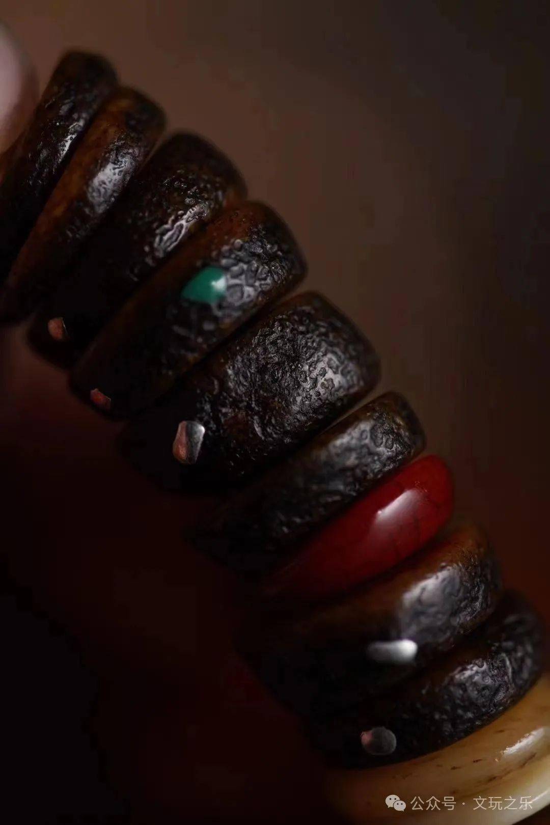 镶嵌宝石的人骨手串,旁门左道之美,纯粹的有信仰的文玩_嘎巴拉_精神