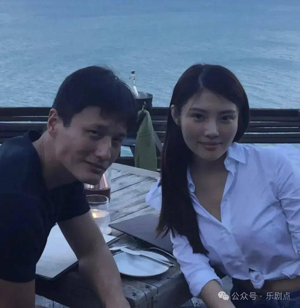 男方出招以火锅藏钻戒的浪漫方式求婚成功,而女方更曾拜见尹子维妈妈