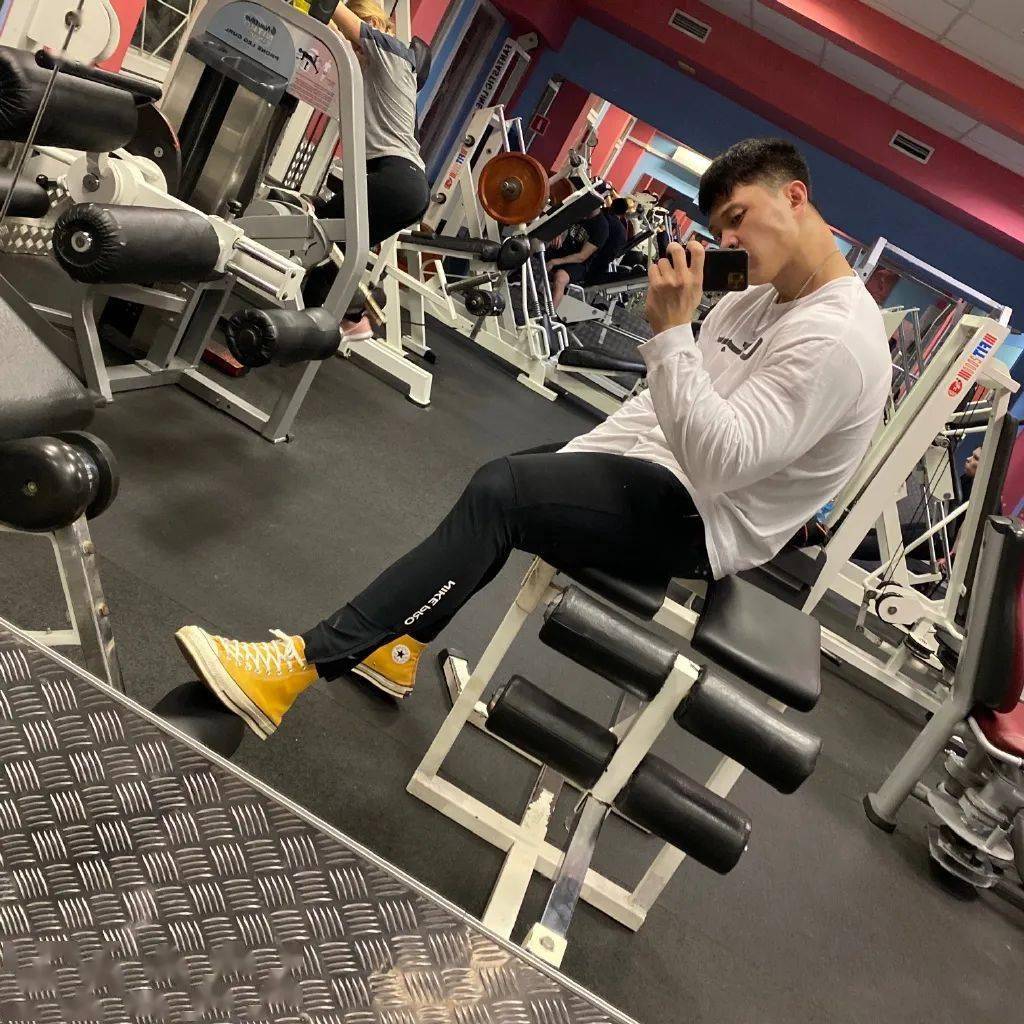 中国小伙健身6年,身高195cm体重118kg,这种肌肉猛男你
