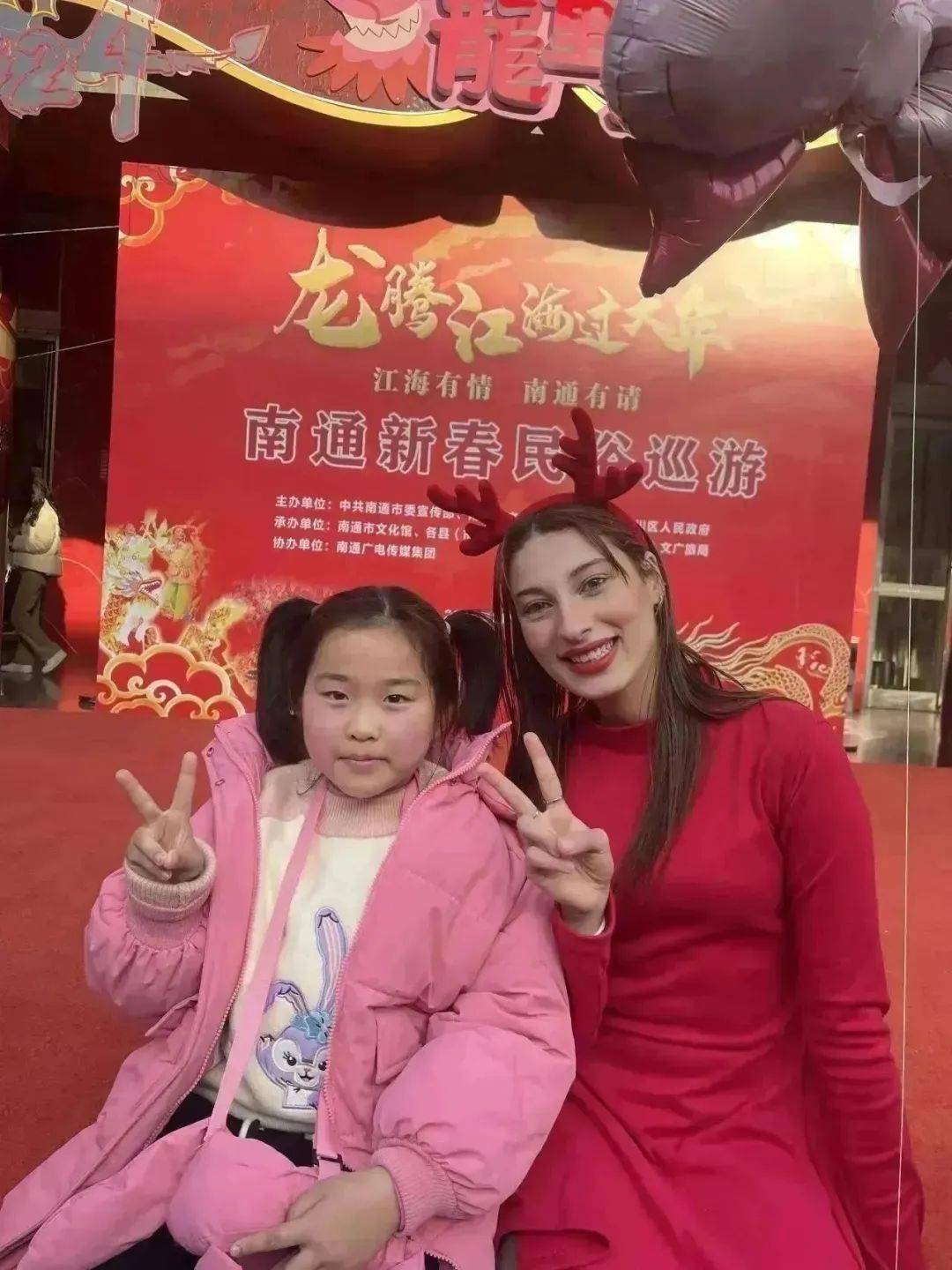 印尼的学子朗诵着中国的诗歌孟加拉的同学穿起了中国汉服印度学生唱起