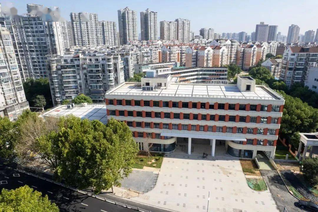 5%;完成一般公共预算收入680.3亿元,比上年增长7.