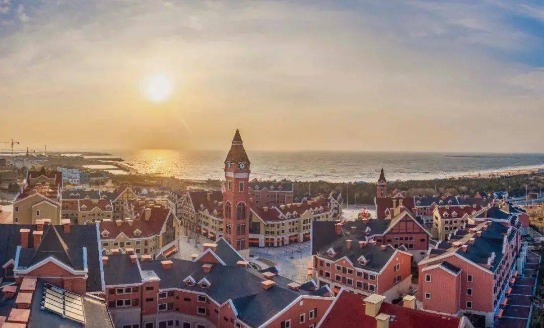 太公旅游小镇这里还有日照最大的礁石公园,巨大的礁石群,岩石层层叠叠