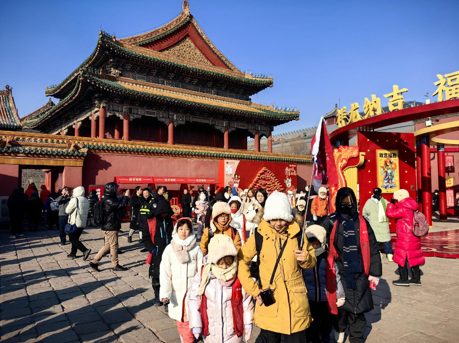 2月14日,正月初五,截至16时30分闭馆,沈阳故宫博物院大屏幕上,显示了