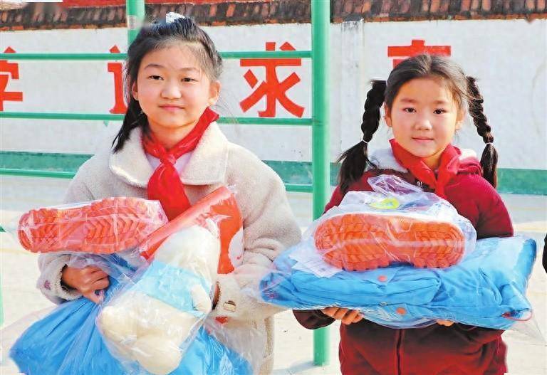 捐建"希望小屋" 筑起爱心港湾_涵涵_青少年_助学