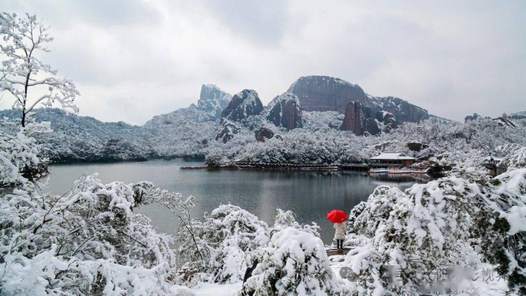 奖《艺术品 》江鸿跃优秀奖《紫气东来 》 徐饶春优秀奖《信江晚霞 》