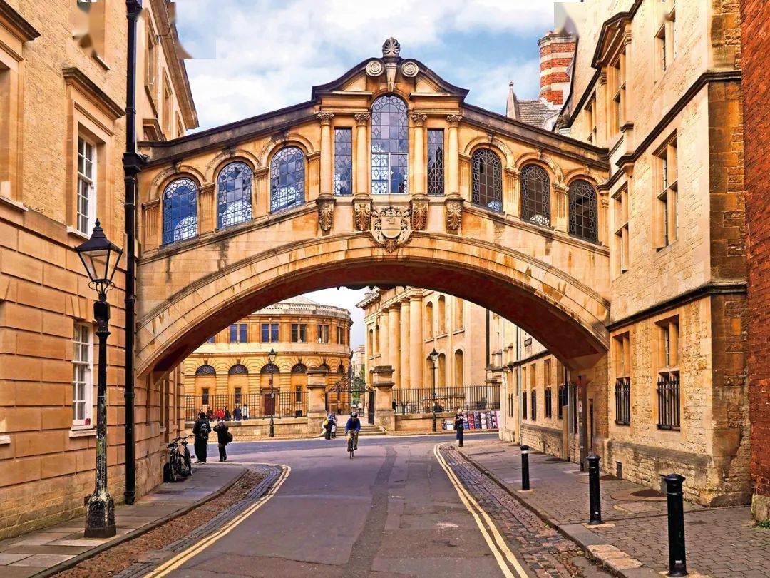 让我们跟着摩斯探长,来场"谋杀之旅"_牛津_柯林·德克斯特_英国