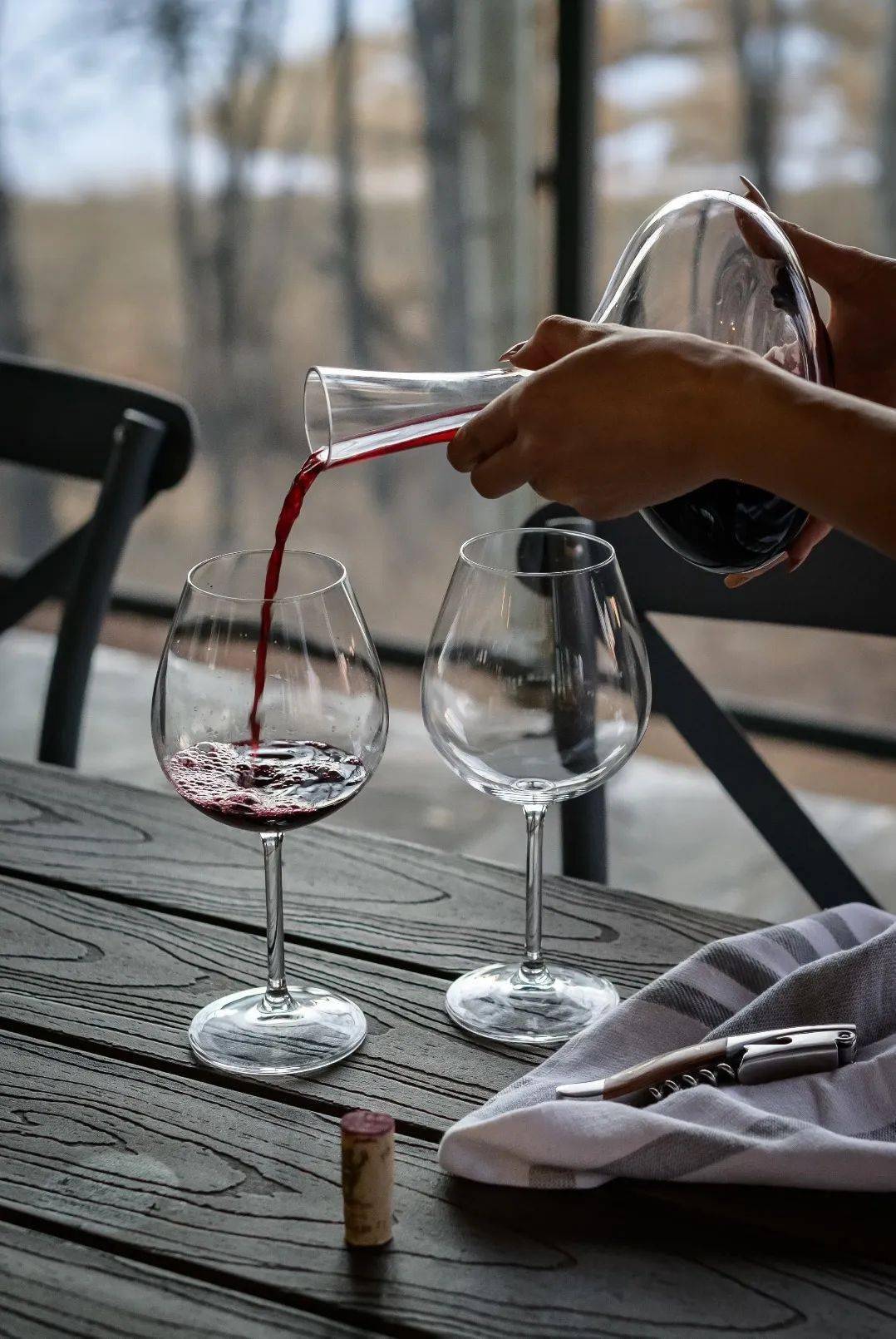 属于原作者)在餐厅酒单中,旧世界酒庄们的酒一般会写上酒庄名字,产区