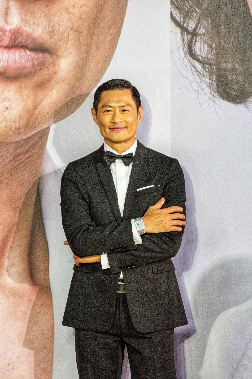 知名港星黄德斌买外卖派发红包,金额虽少却意外获赞赏_工作_路人_当事