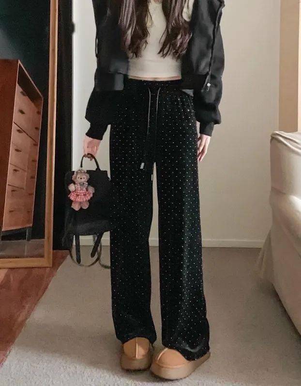 高品质15姐妹们早春的第一款丝绒阔腿来啦,轻奢高级黑闭眼入!