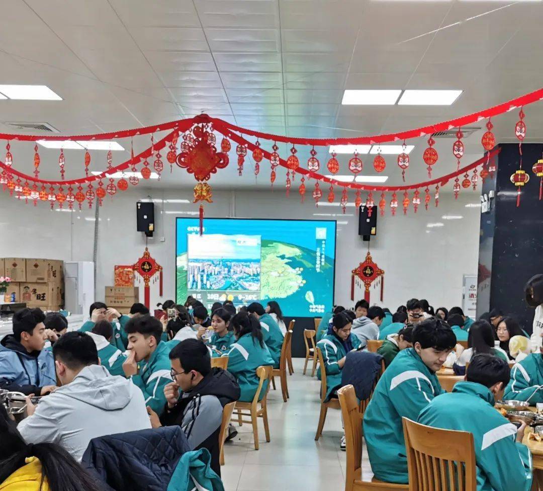 向新疆的爸爸妈妈报告 我们在禺山这样过新年——广州市禺山高级中学