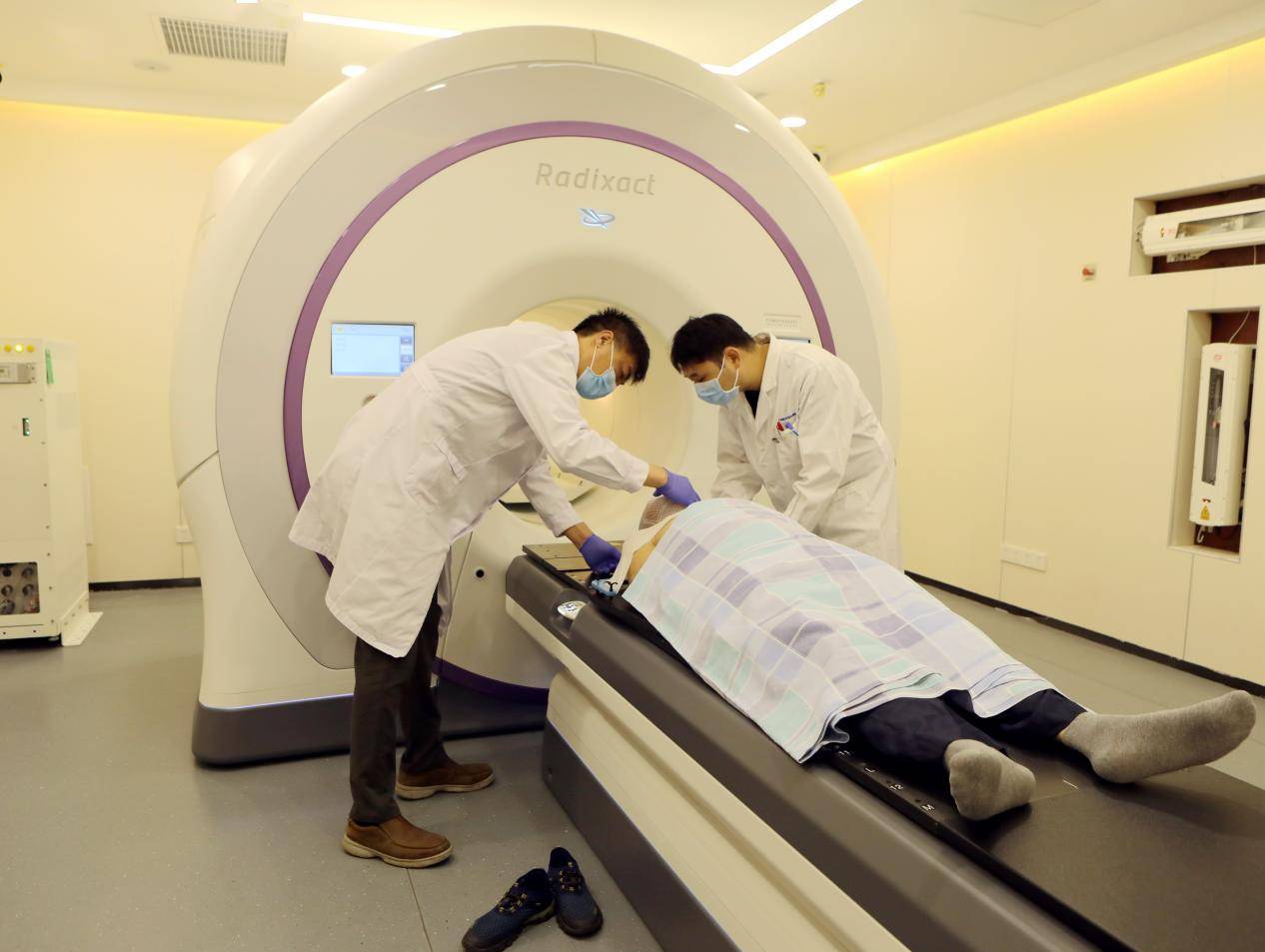 开工首日,最新"放疗神器"tomo在广医肿瘤医院启用_治疗_国家癌症中心