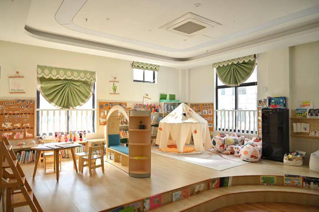 乐清市柳市镇西城幼儿园创办于2018年9月,坐落于柳市镇西城社区