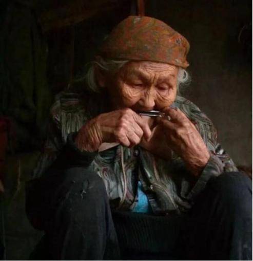 书海拾贝 | 告别山林的挽歌:《额尔古纳河右岸》_鄂温克_驯鹿_生活