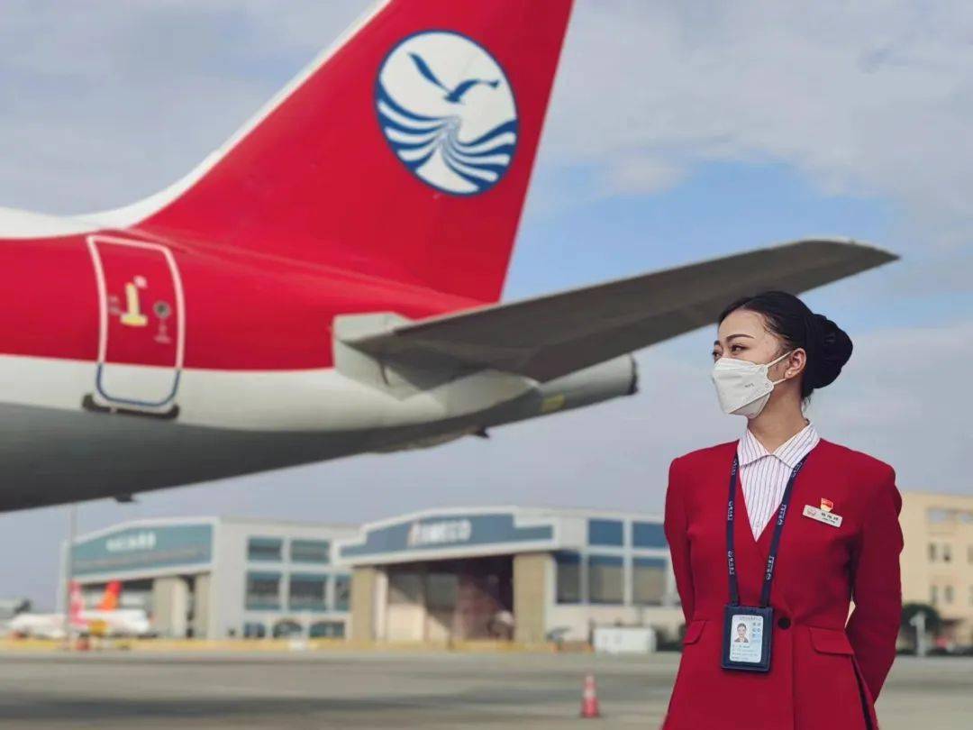 平安喜乐作者:张迎盛单位:福州空港简介:龙年到,好运绕迎新春作者