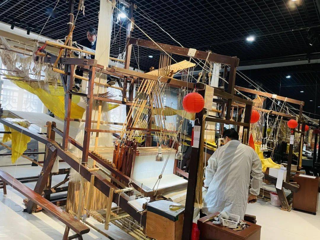 【红领巾寻访报道】红领巾走进中国南京云锦博物馆 寻访伟大成就