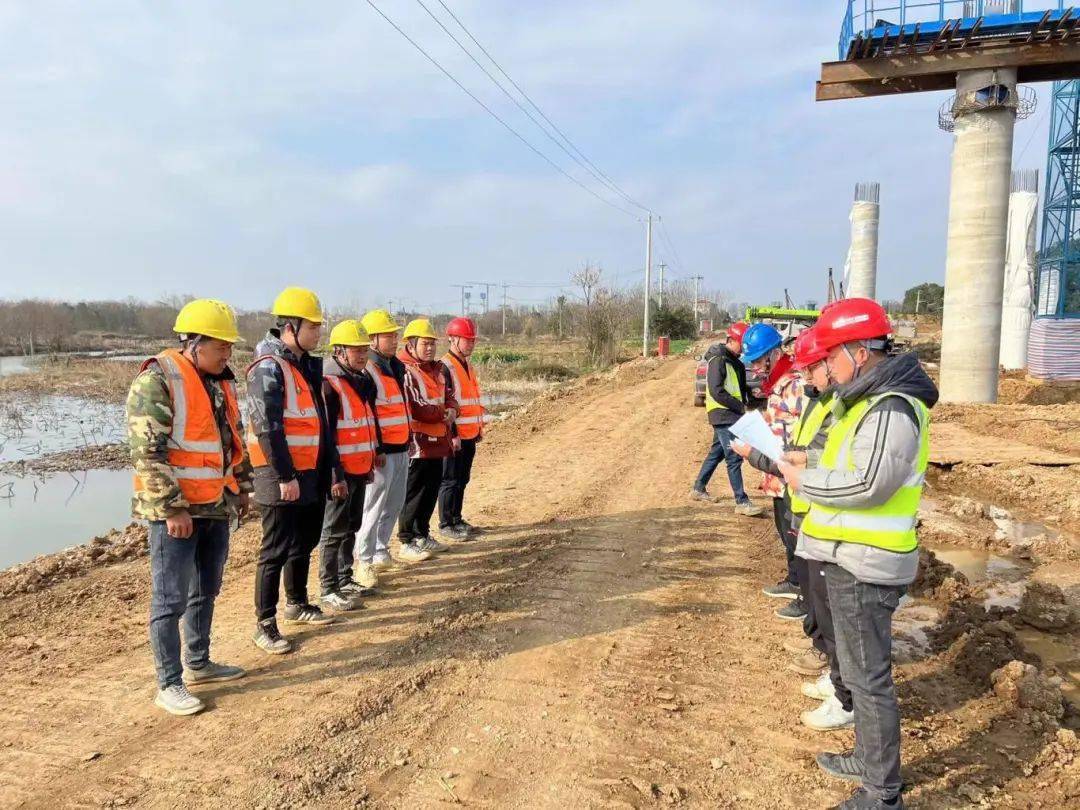 该项目北起于三门县浦坝港镇牛尾塘景区,止于沿海工业城梦海路,公路