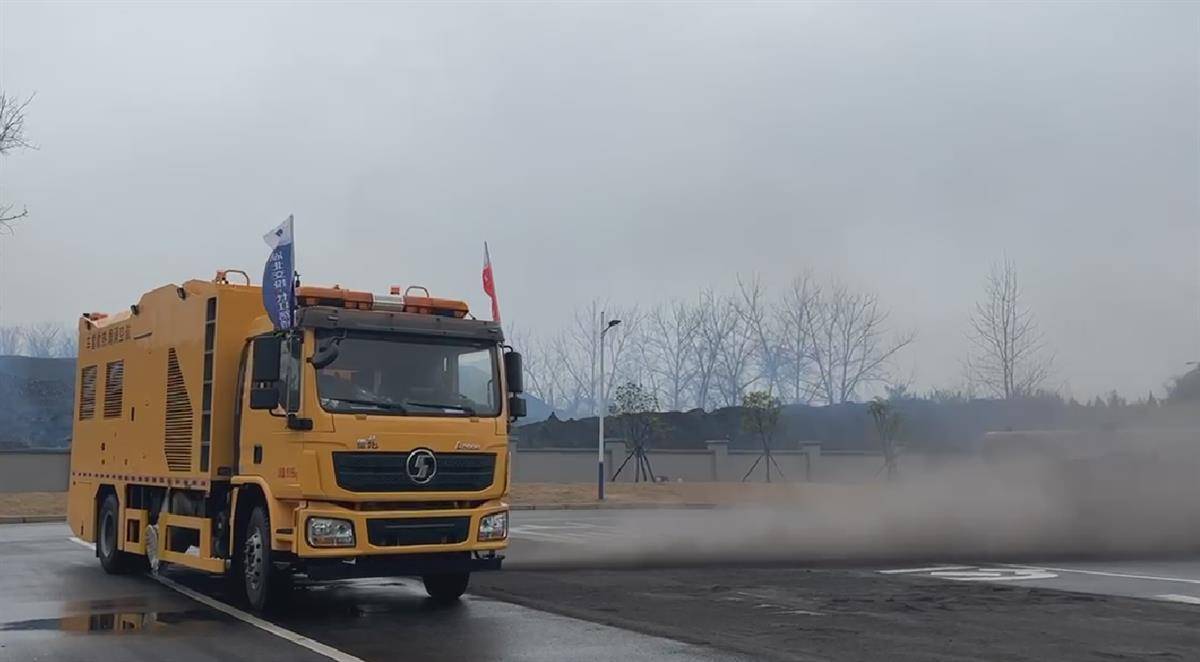 "吹雪大王"空降湖北_除雪_天气_高速公路