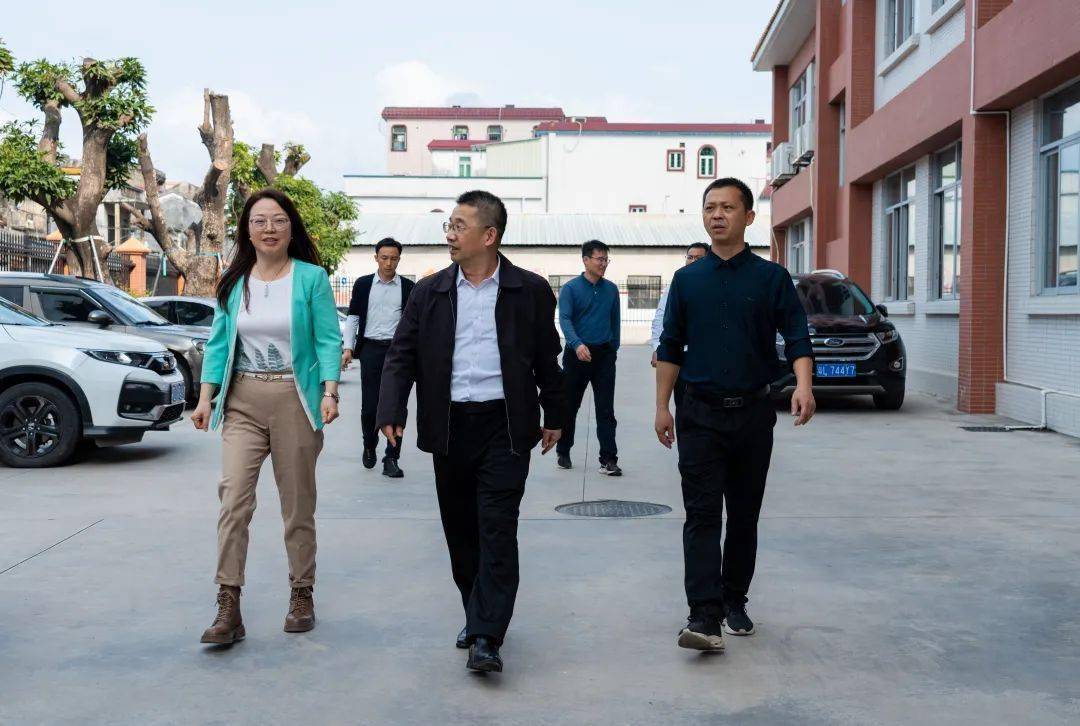 大涌镇党委书记王英康深入卓山中学,岚田中心小学开展学校开学安全大