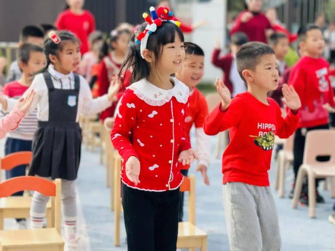 云东海学子"龙"重开学!_校园_少年_小学