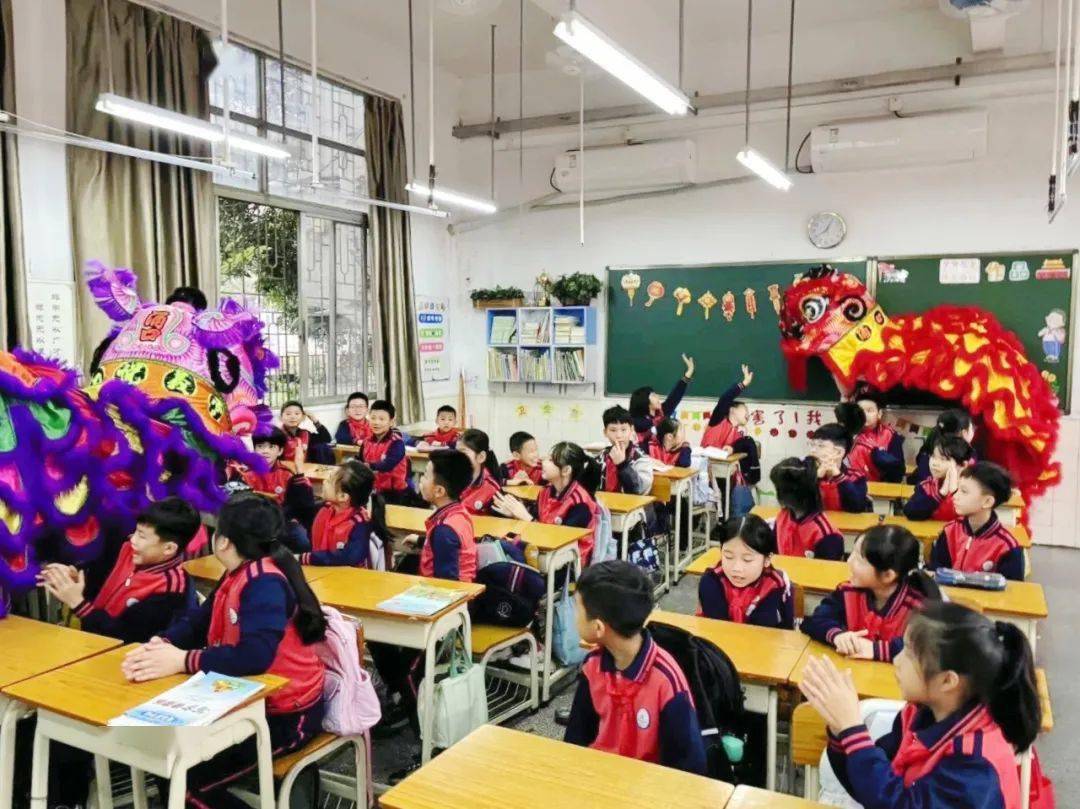 长龙飞腾,醒狮一跃,祥瑞和福气一同送到文翰中学的每一处,祝愿学子们