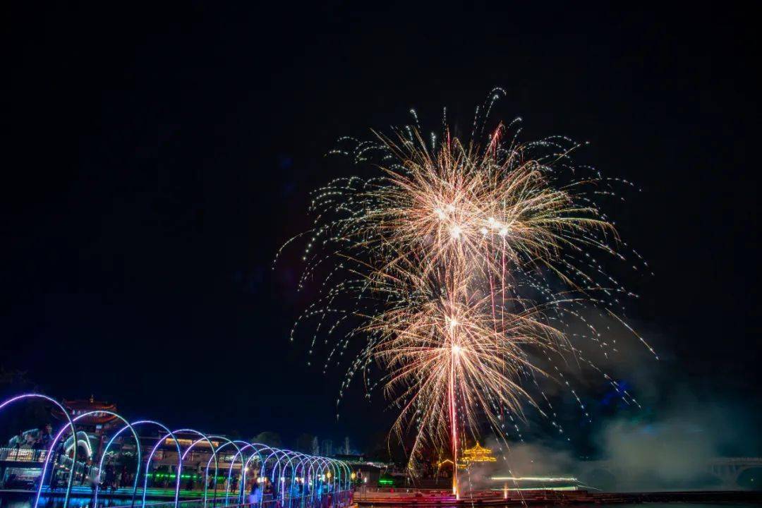 点亮"夜经济"!来此遇龙·遇龙河竹筏夜游项目开业迎客