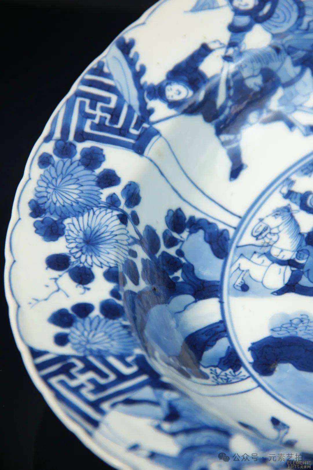 点击此处直达拍卖链接10康熙青花山水纹,博古纹笔筒起拍价:20000