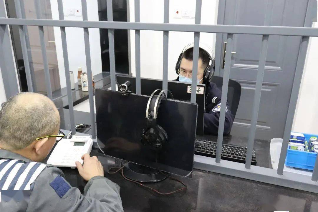 "省长湖监狱民警许子晨开玩笑说道.
