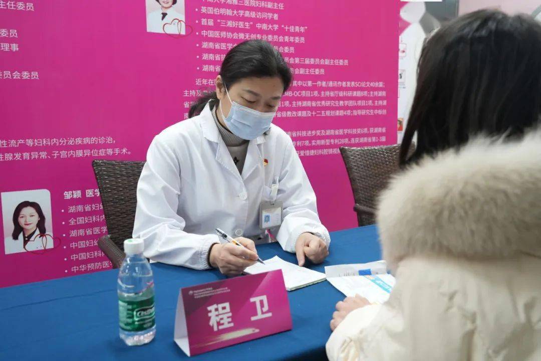 在她的职业生涯中,程卫始终秉持着良好的职业习惯,每日提前到科室了解