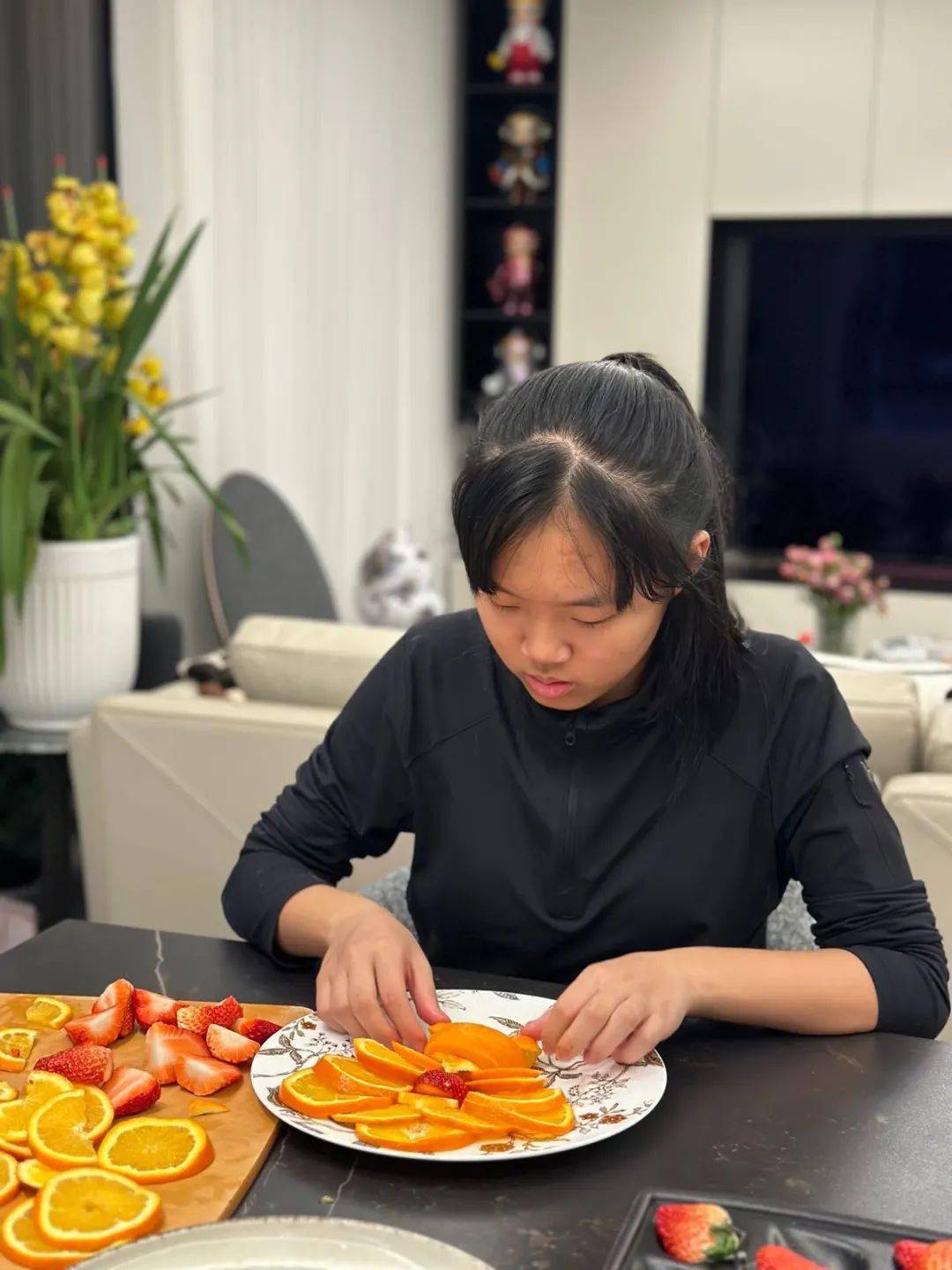 杭州市慧澜中学 刘思睿制作"醒狮龙饭"这盘醒狮龙饭色彩丰富,让人很有