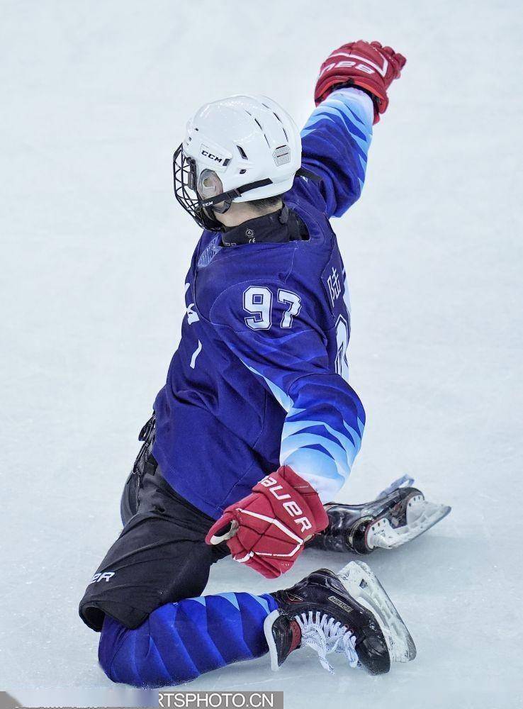 青年组男子冰球循环赛东道主内蒙古队3比4不敌天津队_进攻_陆畅_比赛