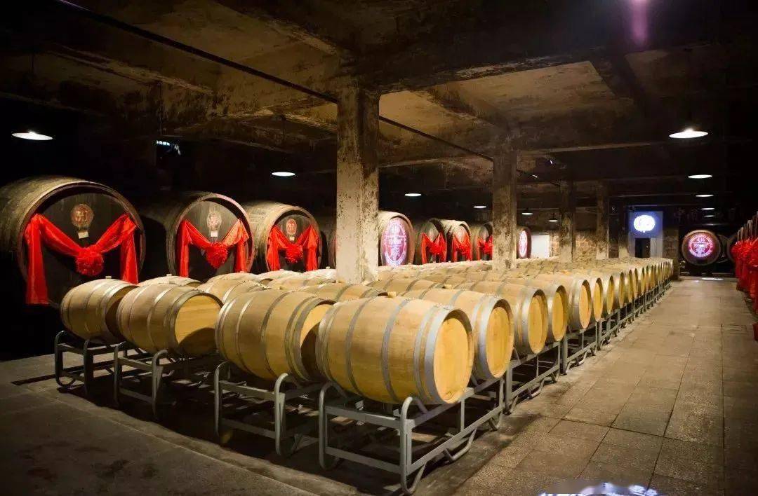 米始建于1937年的通化葡萄酒厂地下贮酒窖葡萄美酒夜光杯,玉露琼浆惹