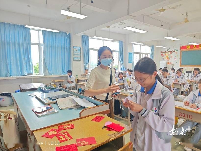 新城镇洞口中学风华正茂龙腾飞,砥砺前行谱新篇.