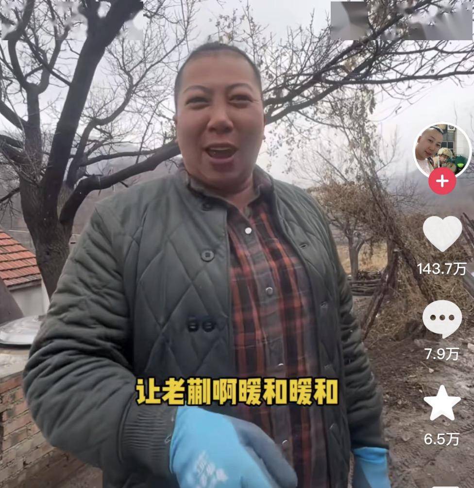 她被称为"战狼版李子柒",砌猪圈,焊狗笼,一人扛起半扇猪,把老公养成"