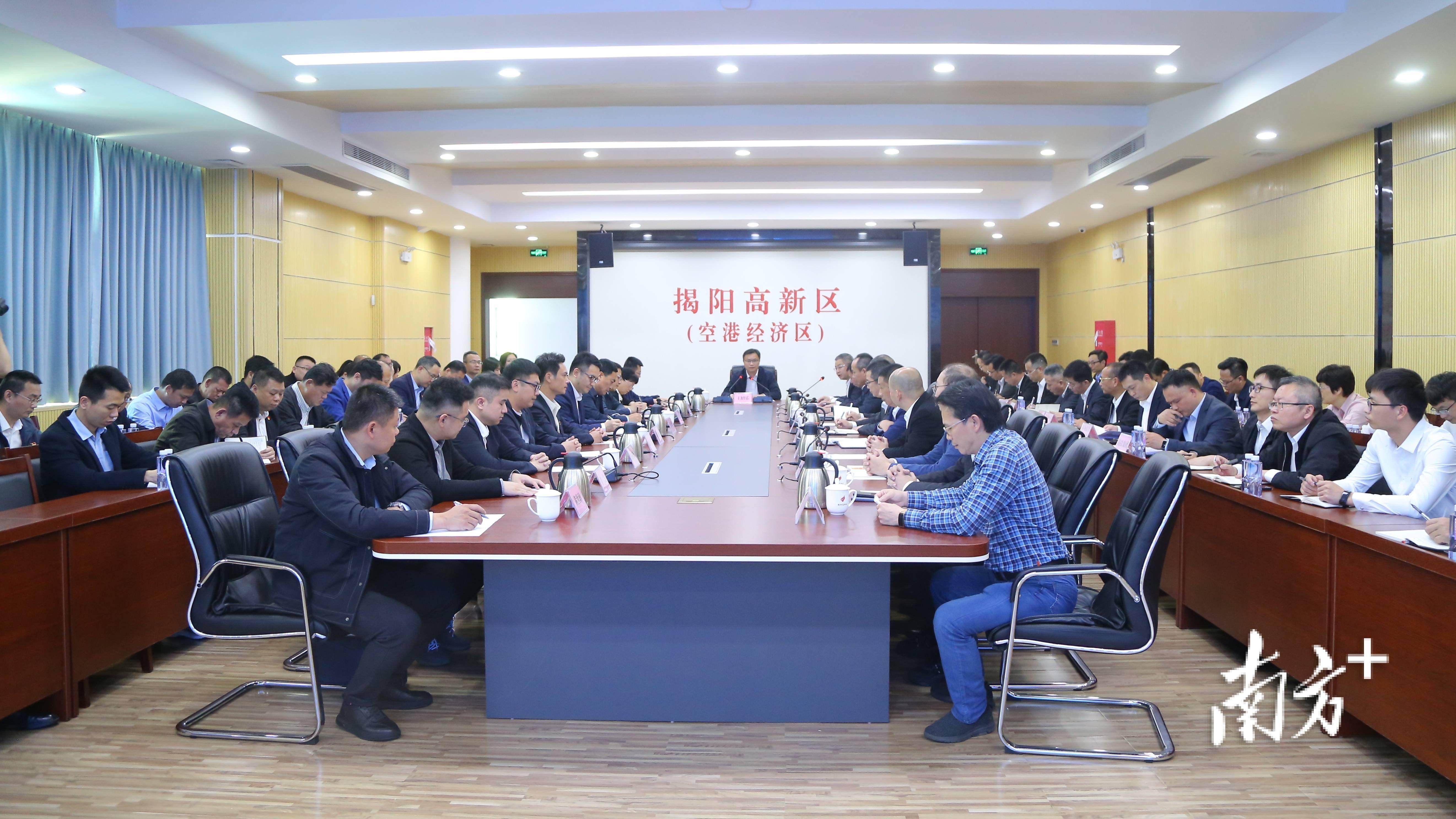 揭阳市委副书记,组织部部长,揭阳高新区党工委书记王绍乐在会上讲话.