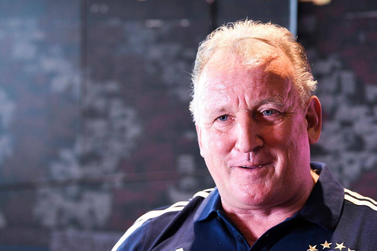 国米球员将在明日凌晨欧冠比赛中手缠黑纱悼念布雷默_官方_直播_高清