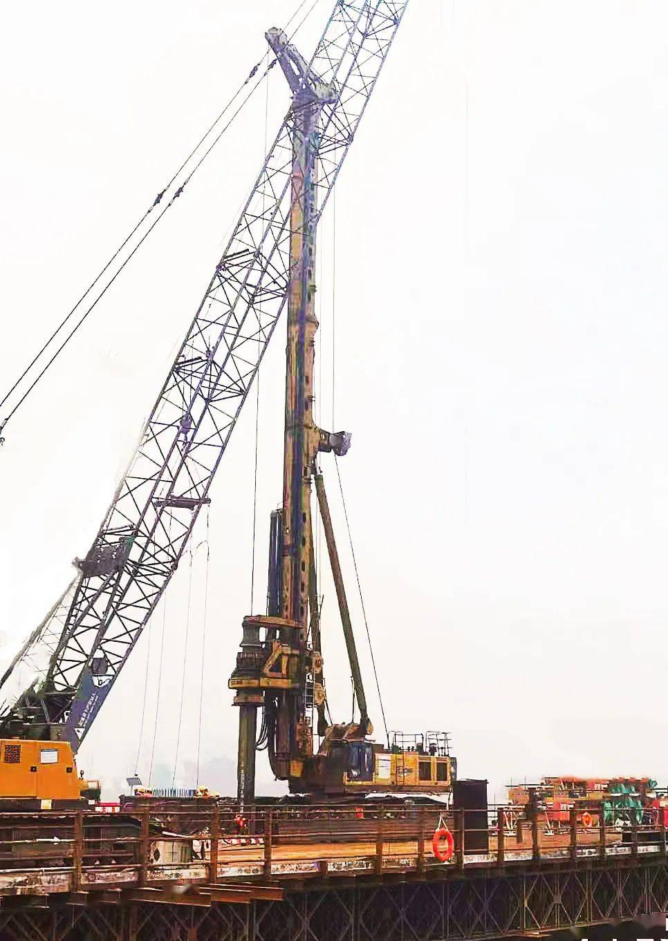 徐工旋挖钻机专注于前沿施工技术的开发,重视产品技术,工法的创新,曾