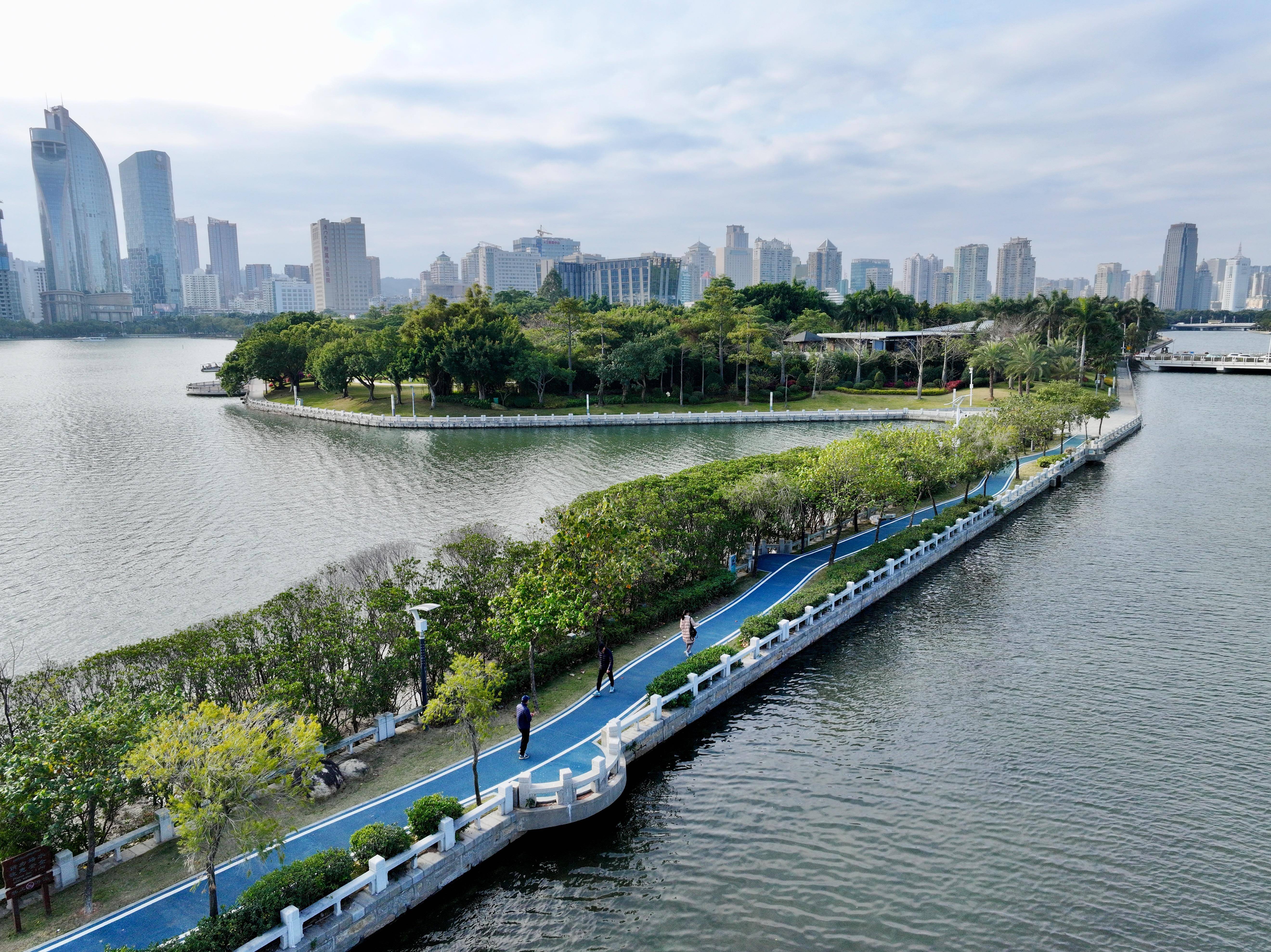 新华全媒 |从臭水湖到"城市会客厅"——厦门筼筜湖的生态蝶变_照片_姜