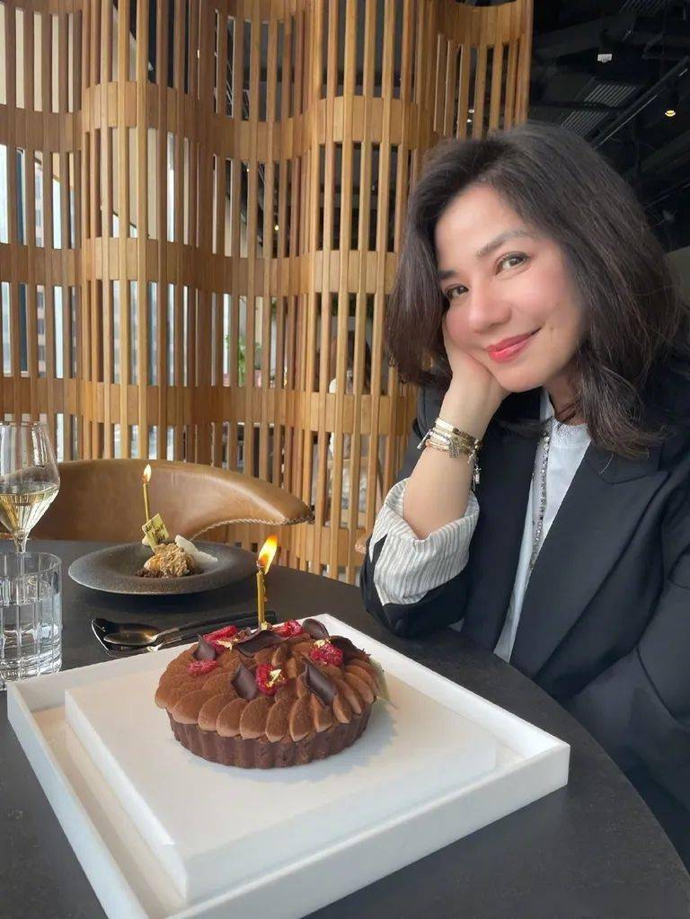 香港第一美人近况曝光:63岁无儿无女,如今活成了这样……_钟楚红