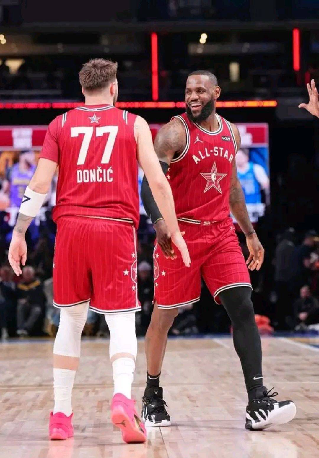 詹姆斯或将缺席湖勇大战,将接受脚踝治疗,全明星赛仅出战14分钟_历史