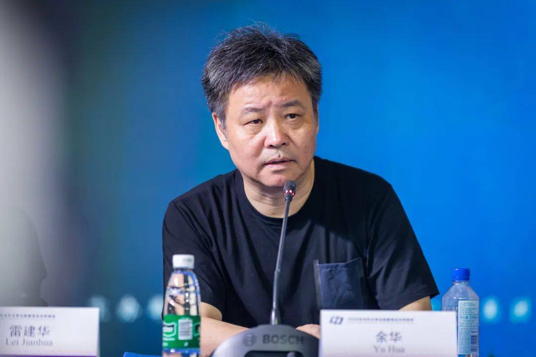 第一个上巴黎评论的中国作家,是他_余华_文学_访谈