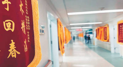 与生命"赛跑"的人(千行百业看海归)_张佩兰_患者_天津市