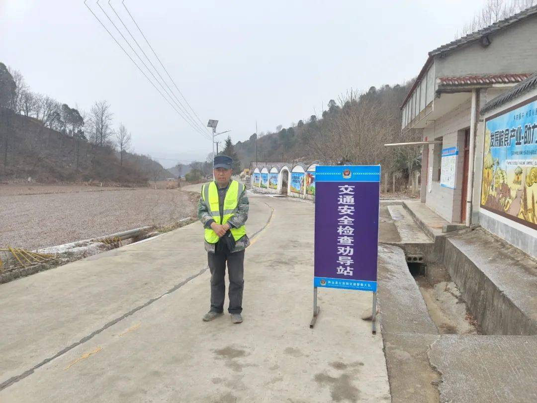 显龙镇持续做好雨雪冰冻天气道路交通安全劝导工作_辖区_事故_路段